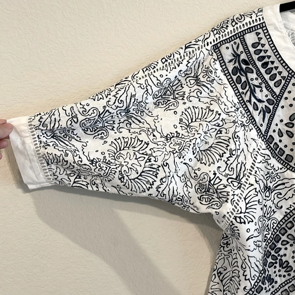 Maeve Anthropologie Women’s Tunic Top Small White Blue Eyelet Paisley Floral